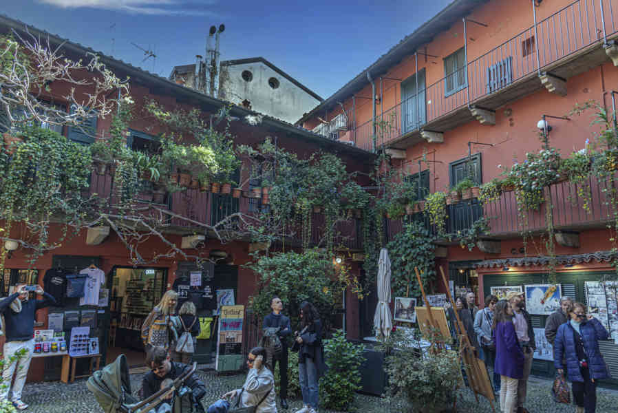 Italia - Milán 181 - barrio de Navigli.jpg